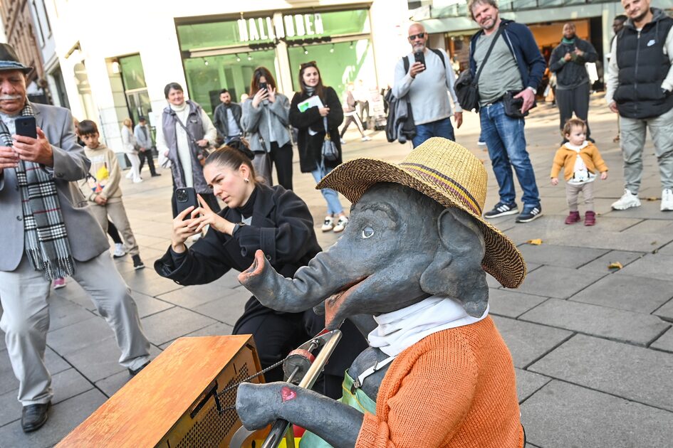 FreiluftARTistik in der Wiesbadener Innenstadt.