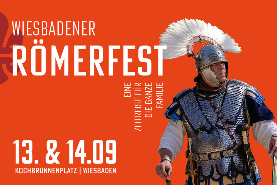 Römerfest Wiesbaden - Historisch gekleideter Römer und Schriftzüge