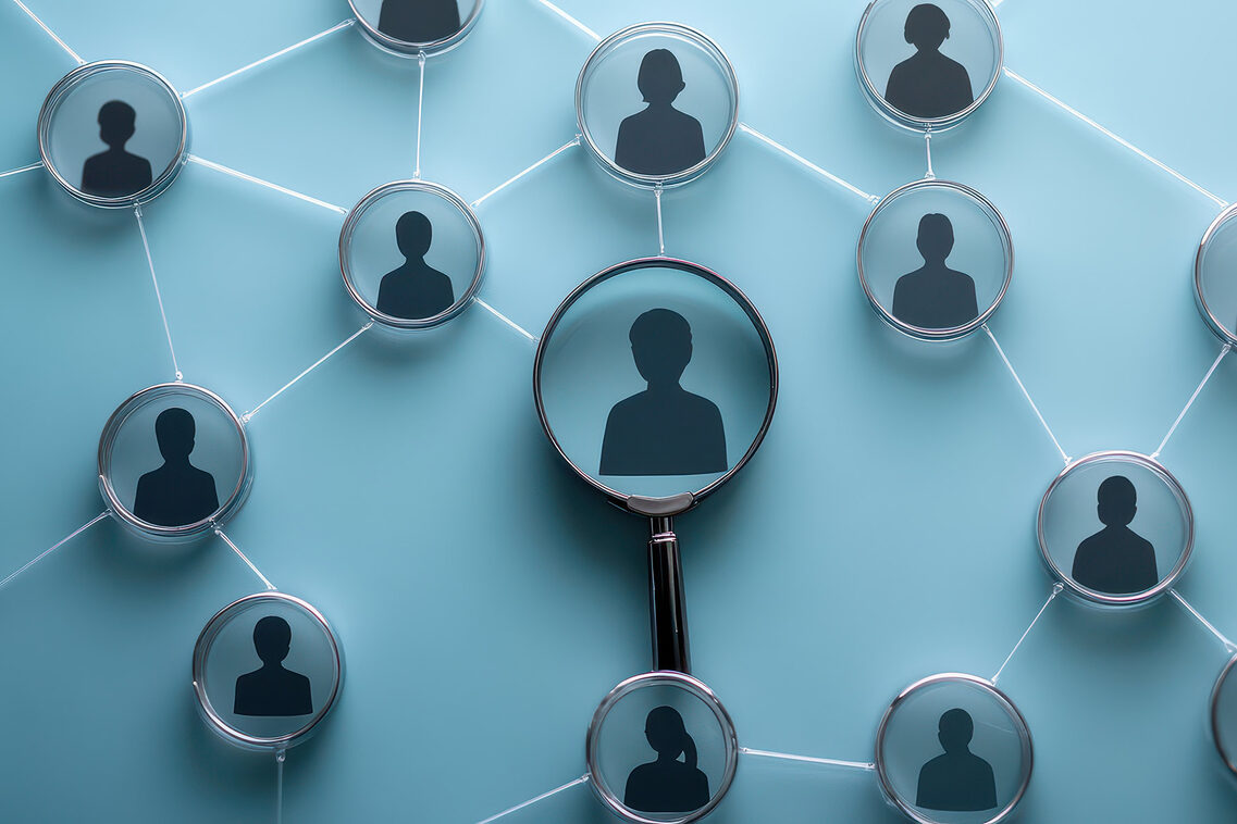 Symbolbild: Verflechtungen gemalter Menschen.