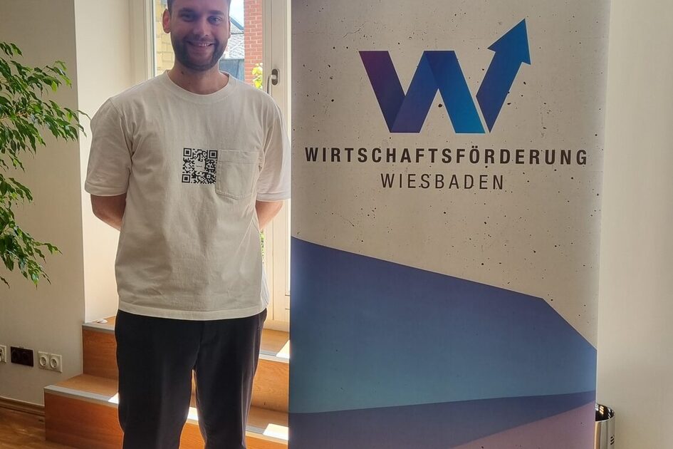 Mann im weißen TShirt