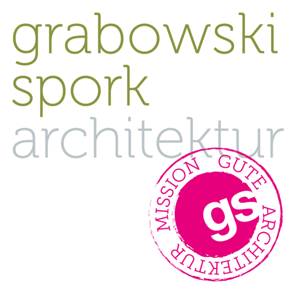 grabowski.spork GmbH Logo, in grün und grau "grabowski spork architektur", Stempelabbildung in pink mit Schriftzug "MISSION GUTE ARCHITEKTUR" und "gs" in Zentrum